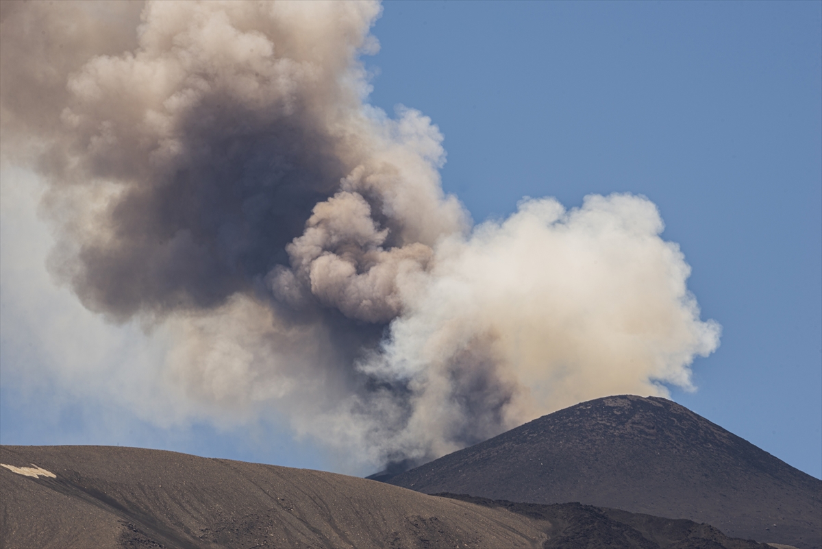 VIDEO I FOTO Zbog erupcije Etne zatvorena najprometnija zračna luka na Siciliji
