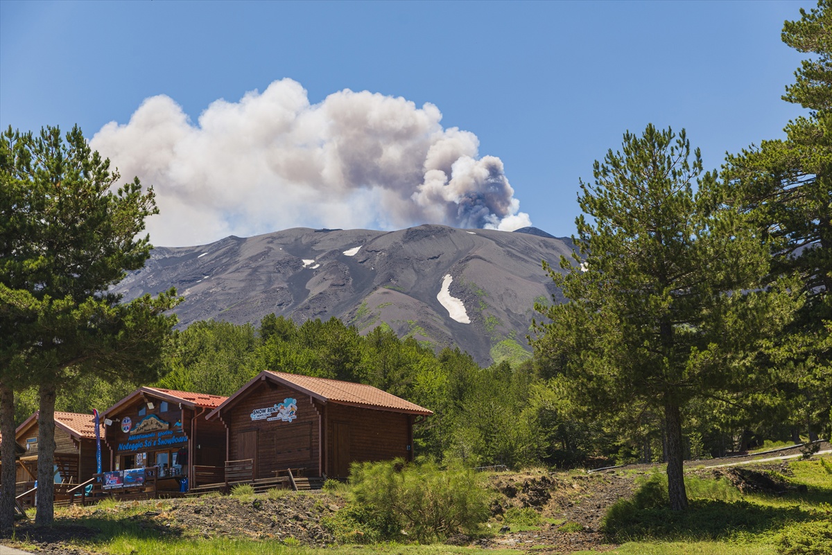 VIDEO I FOTO Zbog erupcije Etne zatvorena najprometnija zračna luka na Siciliji
