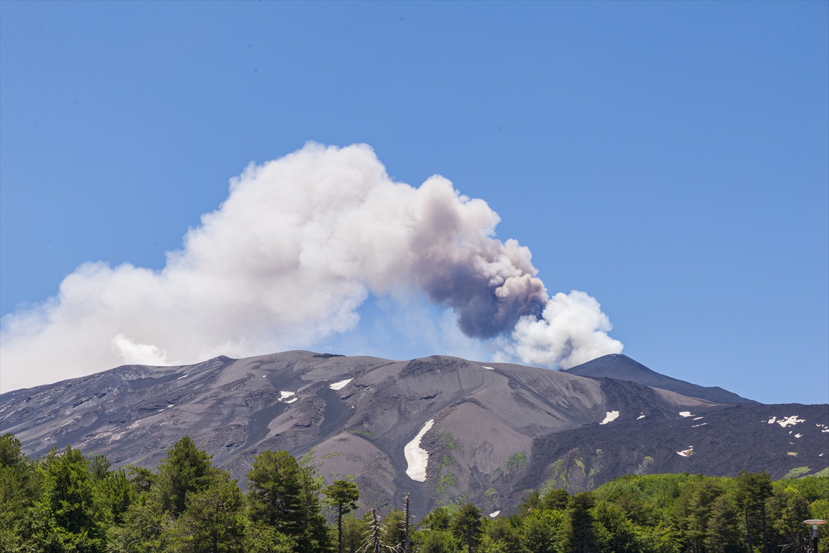 VIDEO I FOTO Zbog erupcije Etne zatvorena najprometnija zračna luka na Siciliji