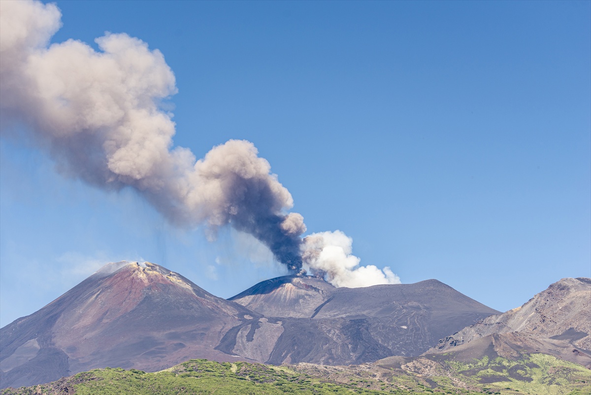 VIDEO I FOTO Zbog erupcije Etne zatvorena najprometnija zračna luka na Siciliji