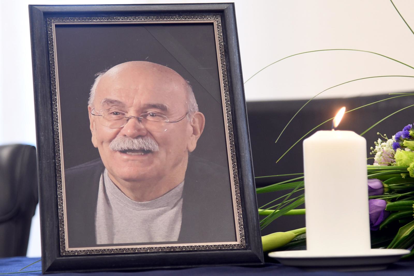 FOTO I VIDEO Bjelovar se oprostio od rukometne legende Miroslava Pribanića