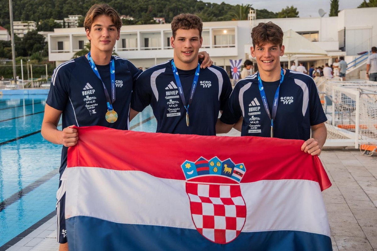 Svjetski prvaci stigli u Split. Pogledajte doček zlatnih vaterpolista