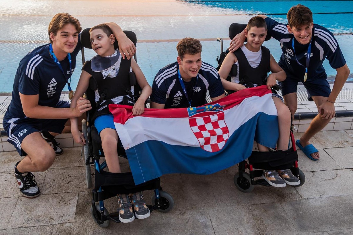 Svjetski prvaci stigli u Split. Pogledajte doček zlatnih vaterpolista
