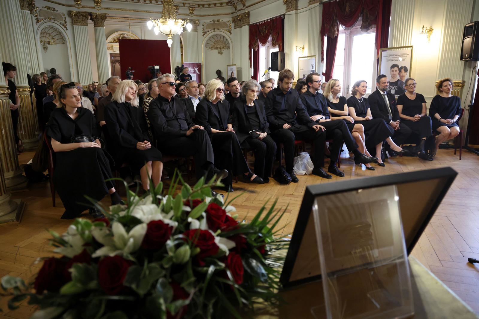 FOTO U HNK-u održana komemoracija za Zrinka Ogrestu