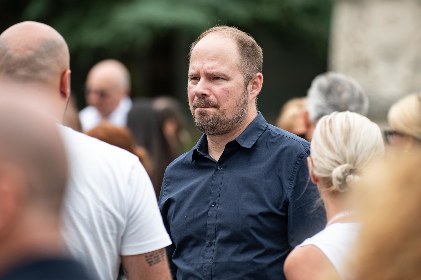 Prijatelji i obitelj na Mirogoju se oprostili od redatelja Zrinka Ogreste