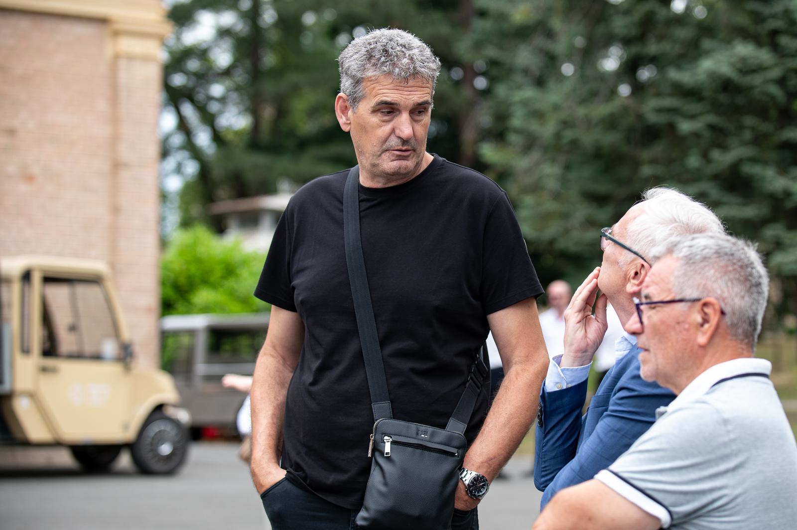 Prijatelji i obitelj na Mirogoju se oprostili od redatelja Zrinka Ogreste