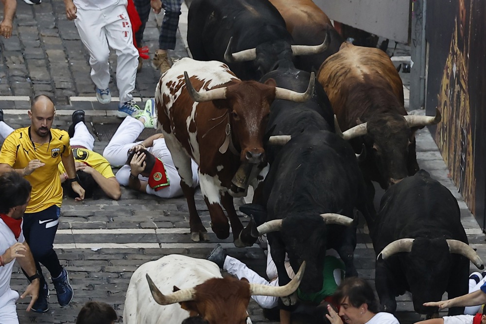 Trinaest teško ozlijeđenih trećeg dana utrke s bikovima u Pamploni