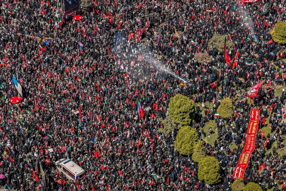 FOTO Poruka na sprovodu ubijenog ajatolaha: "Hej, Trump. Ubit ćemo te"