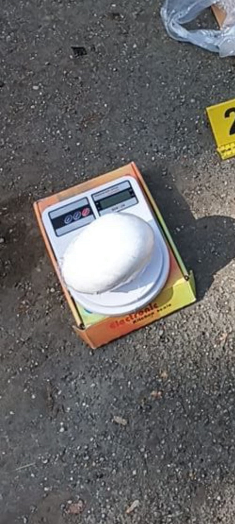 Kod dilera iz Petrinje našli speed, kokain, bombu, TNT, prigušivač, automatski pištolj