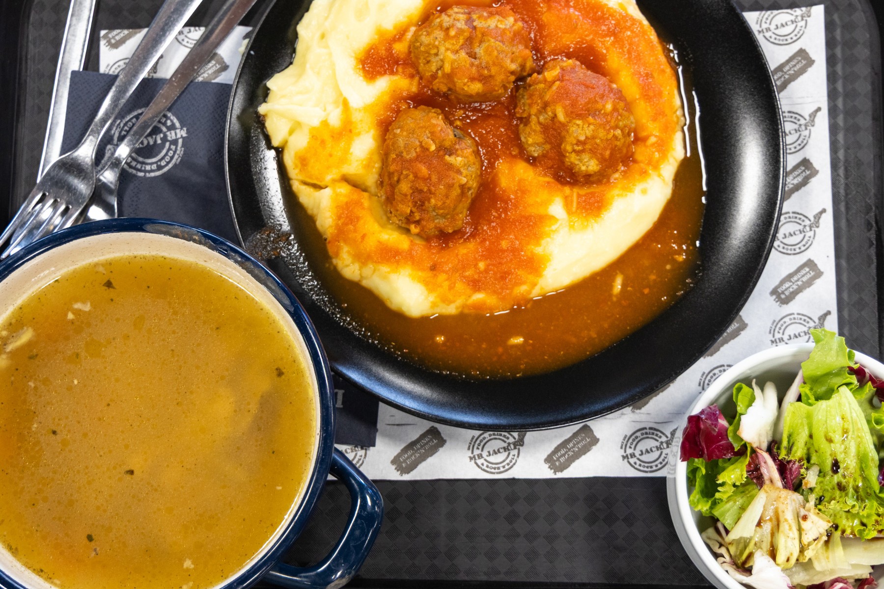 Na Jankomiru smo pronašli kantinu s "all you can eat" gablecom za 11.90 eura