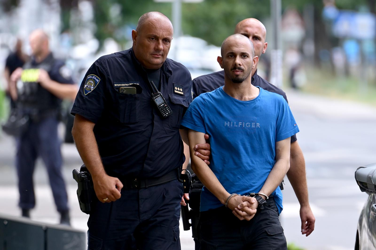 Novi detalji: Policajci mu prišli, on izvadio ručnu bombu M75 i izvukao osigurač