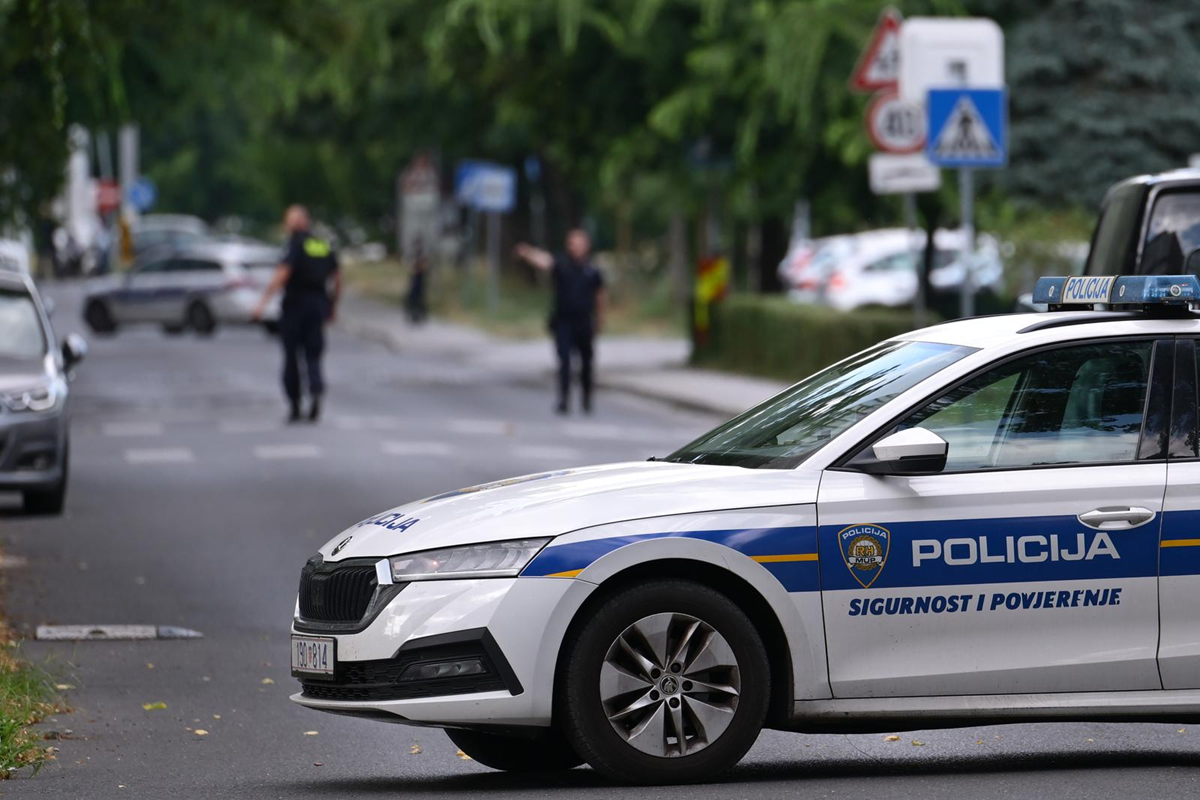 Novi detalji: Policajci mu prišli, on izvadio ručnu bombu M75 i izvukao osigurač