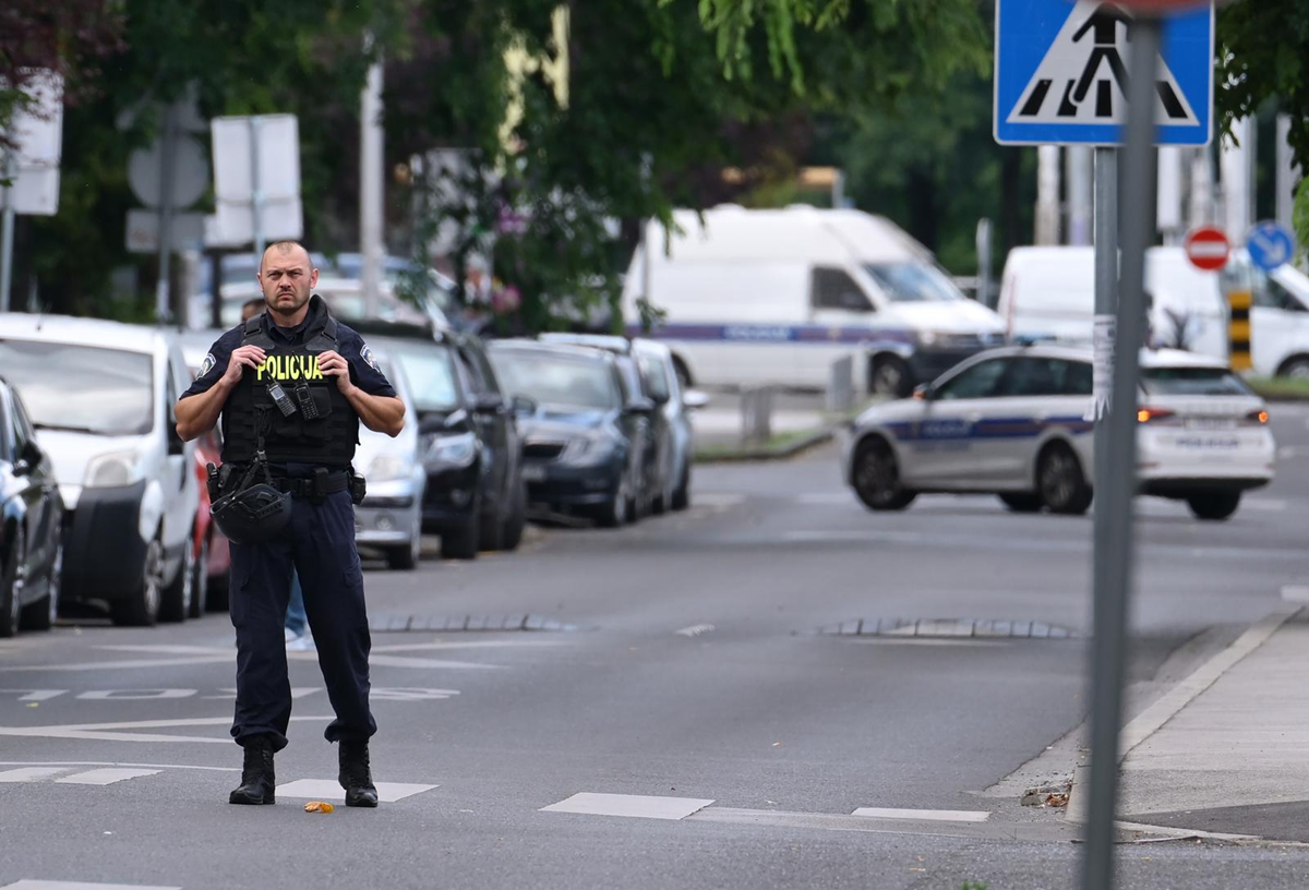 Novi detalji: Policajci mu prišli, on izvadio ručnu bombu M75 i izvukao osigurač