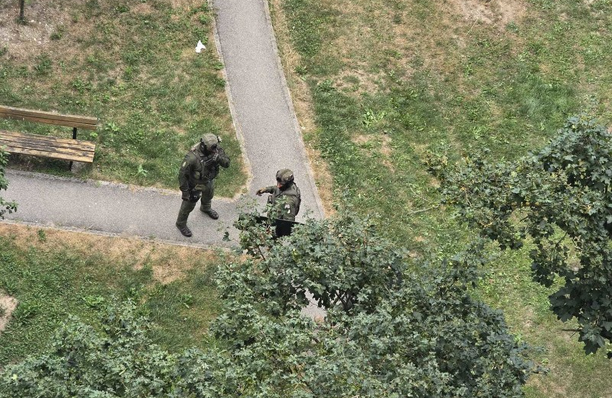 Novi detalji: Policajci mu prišli, on izvadio ručnu bombu M75 i izvukao osigurač