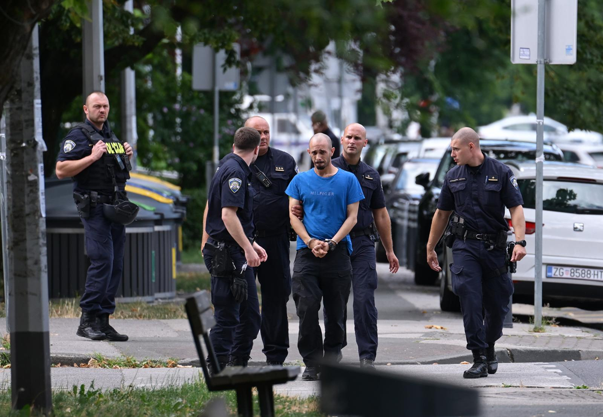 Novi detalji: Policajci mu prišli, on izvadio ručnu bombu M75 i izvukao osigurač