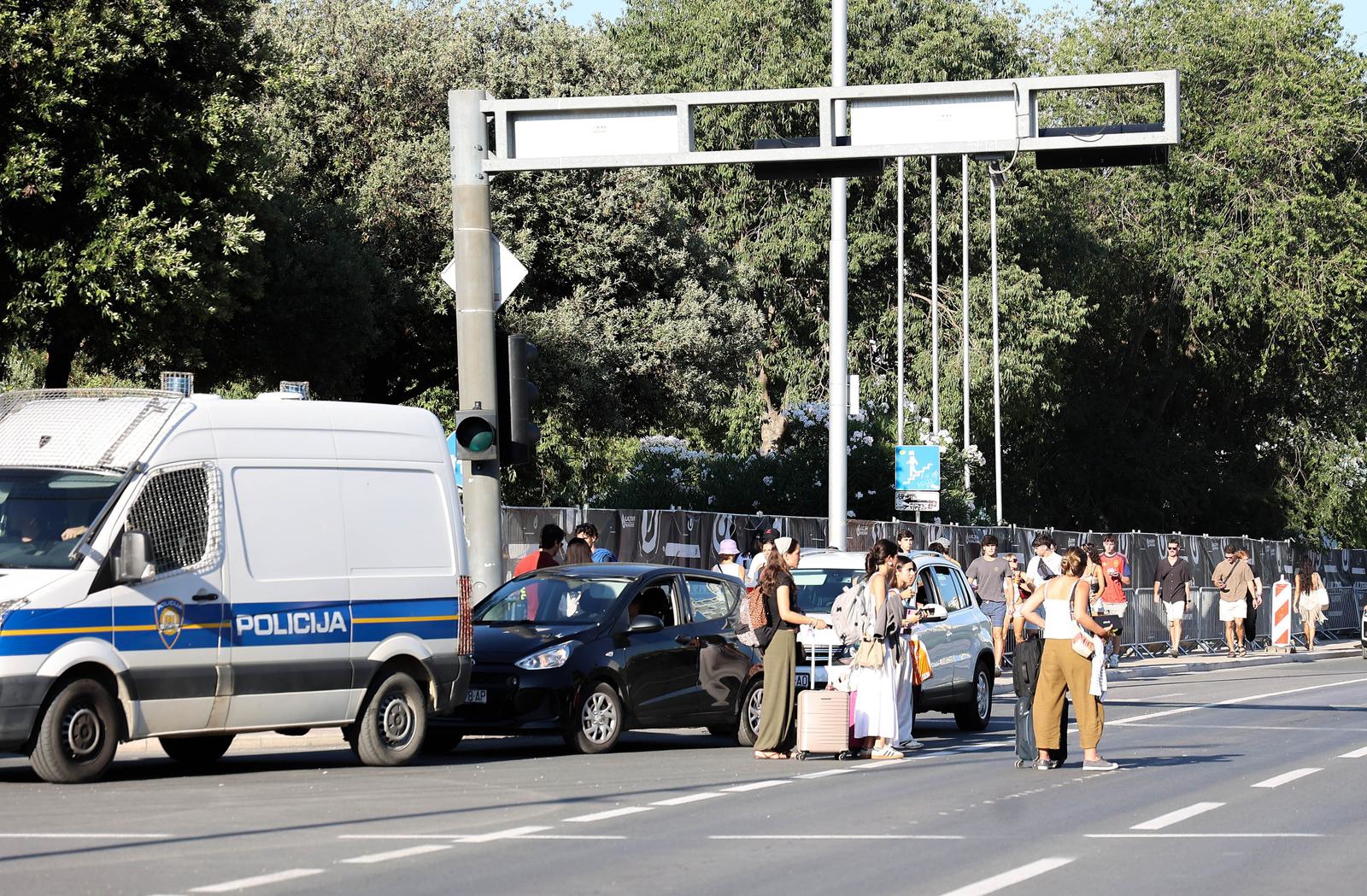 Fotka dana: Splitski policajac potpisao se na majicu partijaneru s Ultre