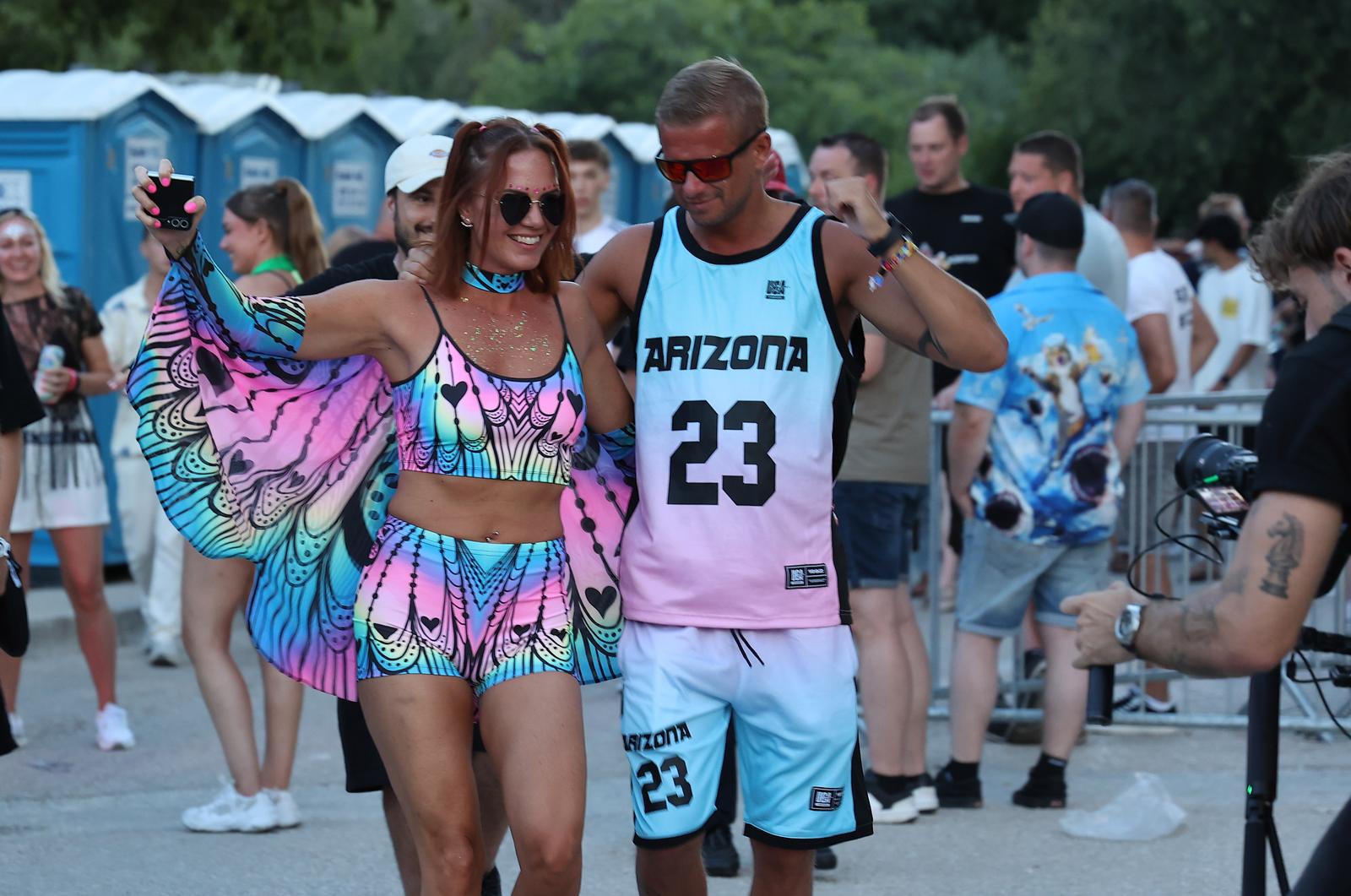 Počela je Ultra 2026. Najjeftinija hrana hot dog od 10 eura i komad pizze za 13