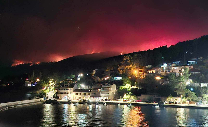 Fotografija s rive u Prigradici, sjeverna obala općine Blato.