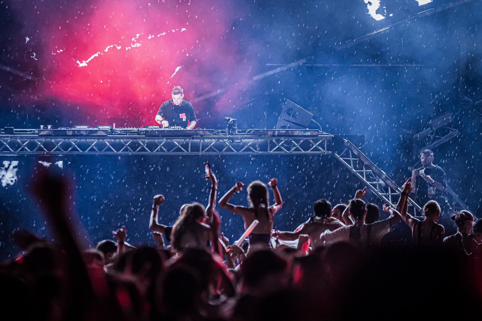 FOTO Calvin Harris oduševio krcatu Ultru, a nakon nastupa uslijedio je kaos