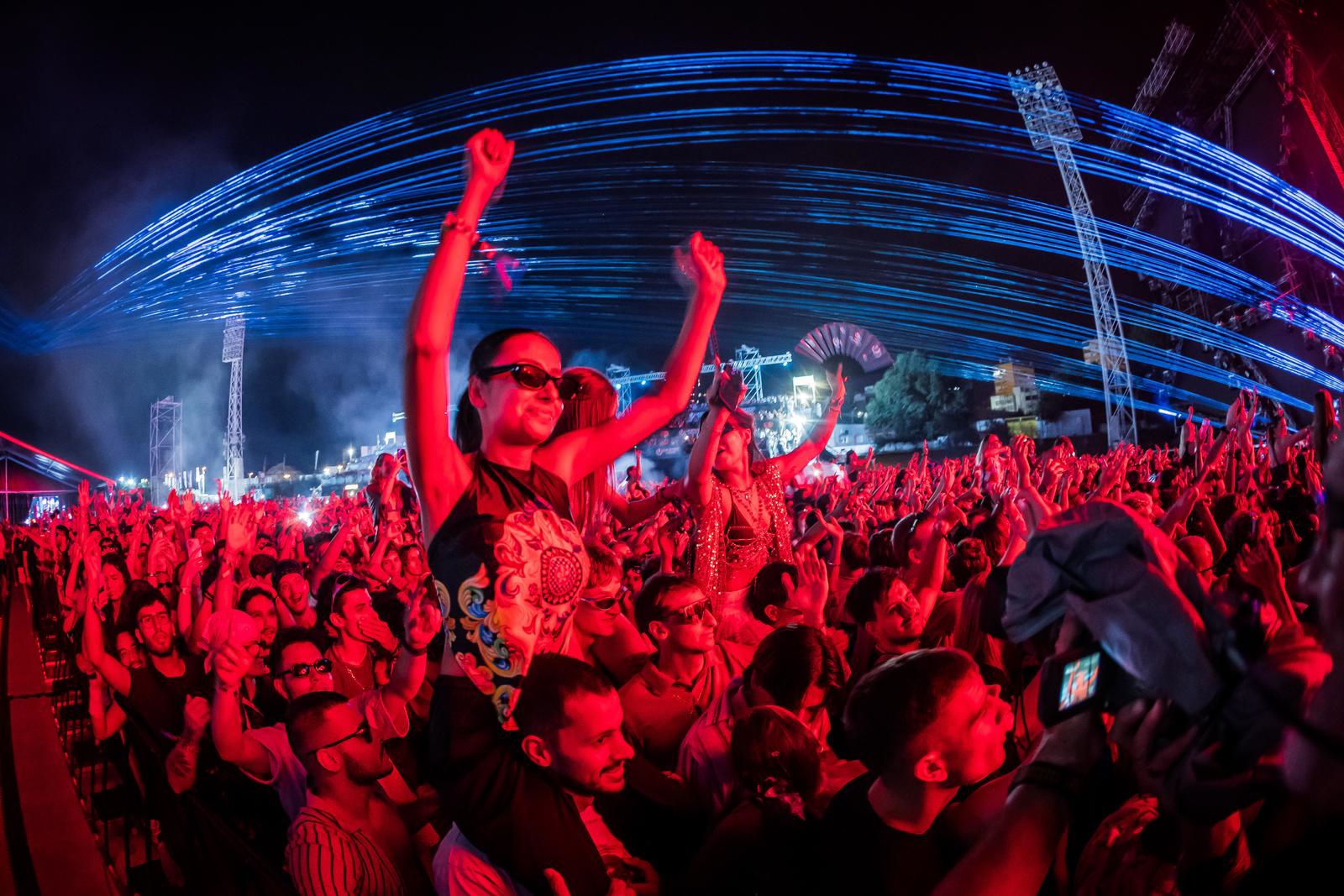 FOTO Calvin Harris oduševio krcatu Ultru, a nakon nastupa uslijedio je kaos
