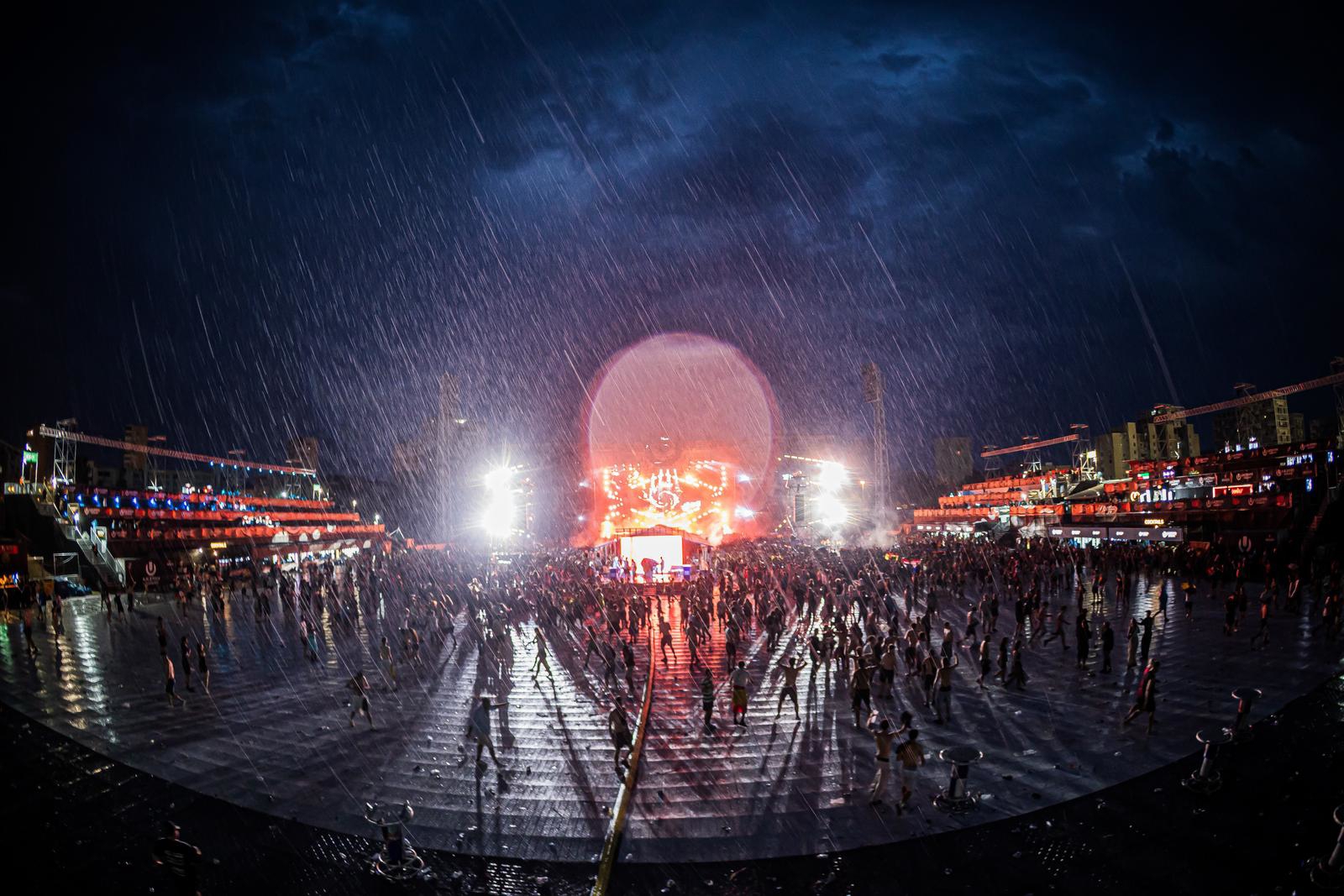 FOTO Calvin Harris oduševio krcatu Ultru, a nakon nastupa uslijedio je kaos
