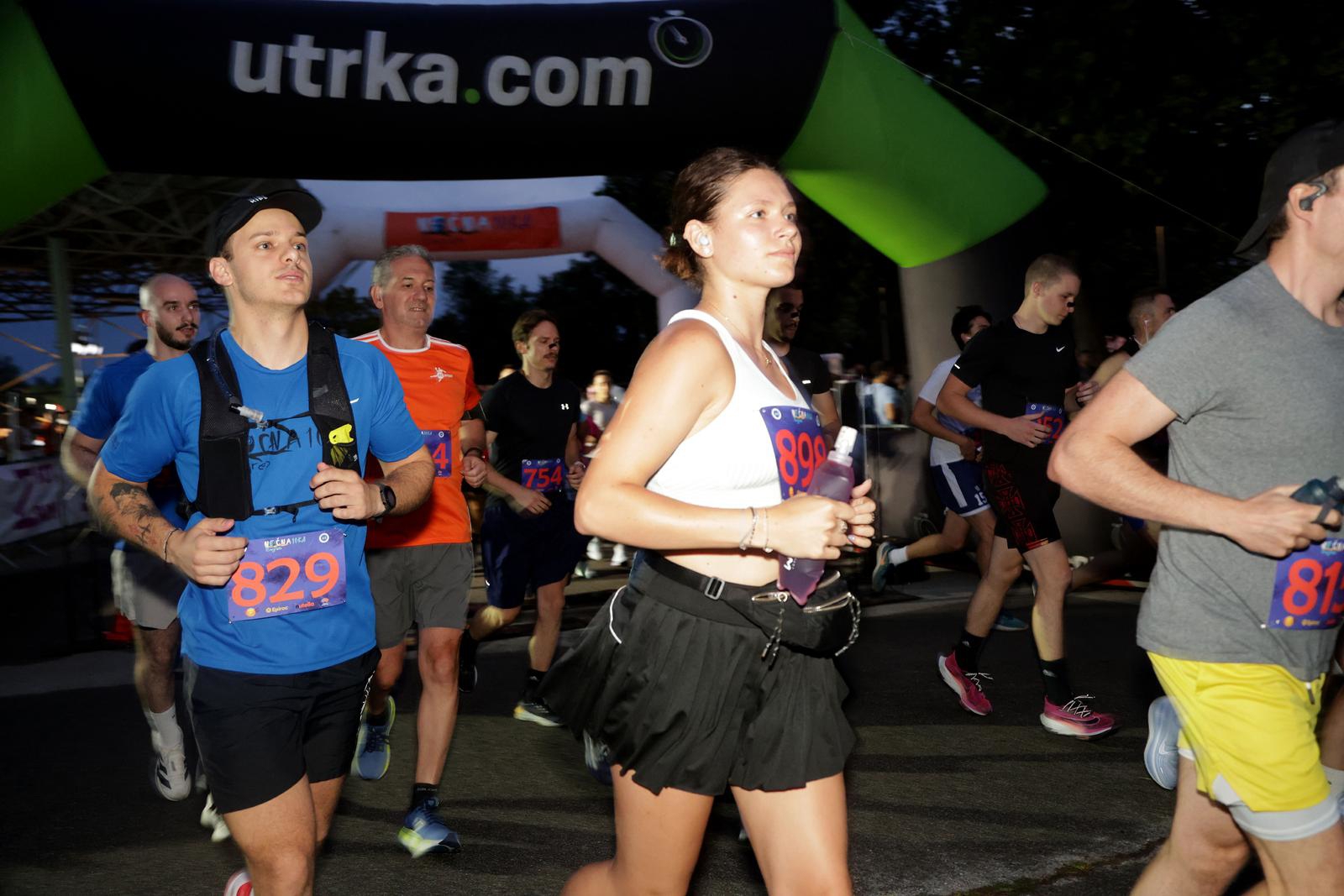 FOTO Jarun preplavili trkači, pogledajte atmosferu s Noćne 10ke i polumaratona