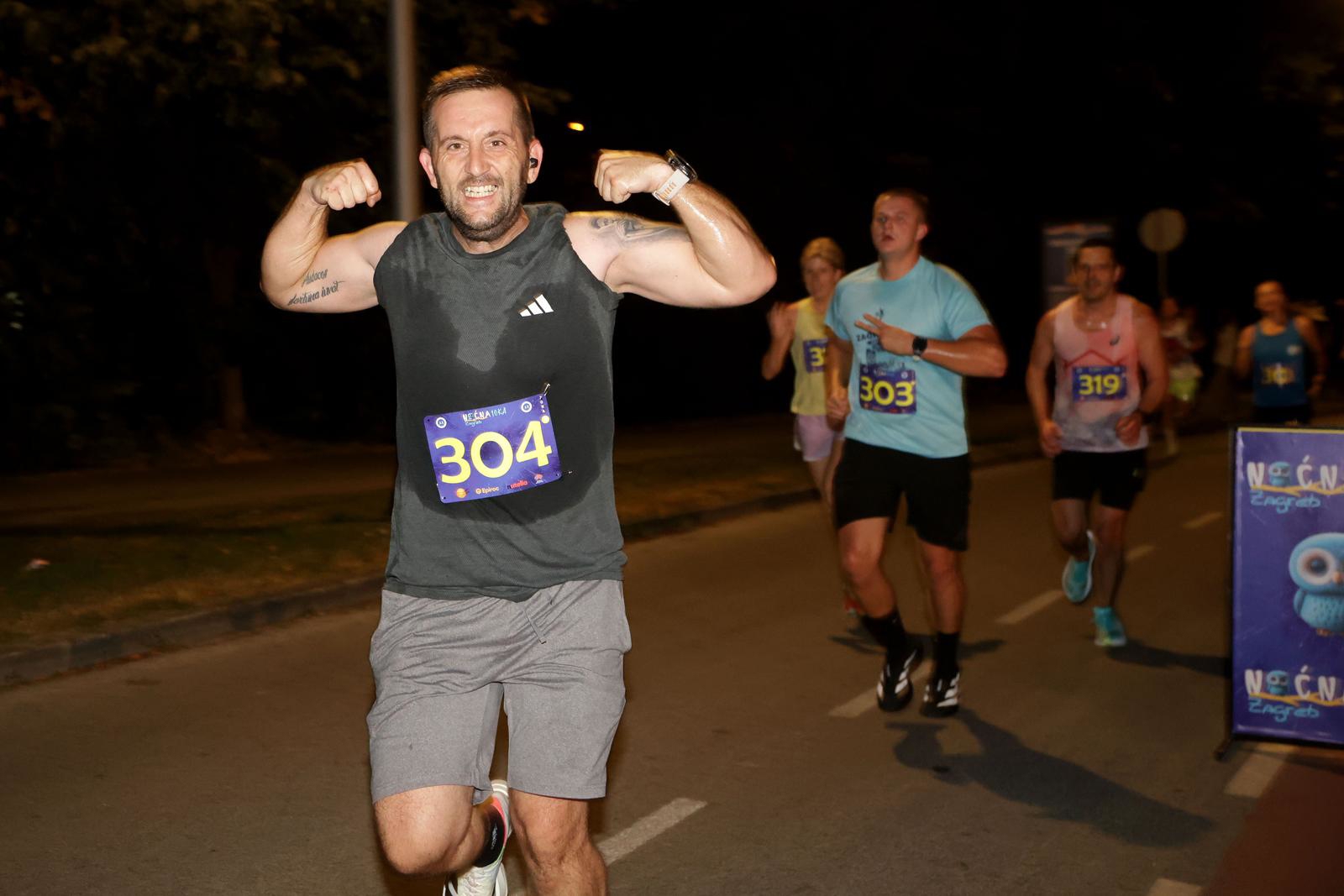 FOTO Jarun preplavili trkači, pogledajte atmosferu s Noćne 10ke i polumaratona