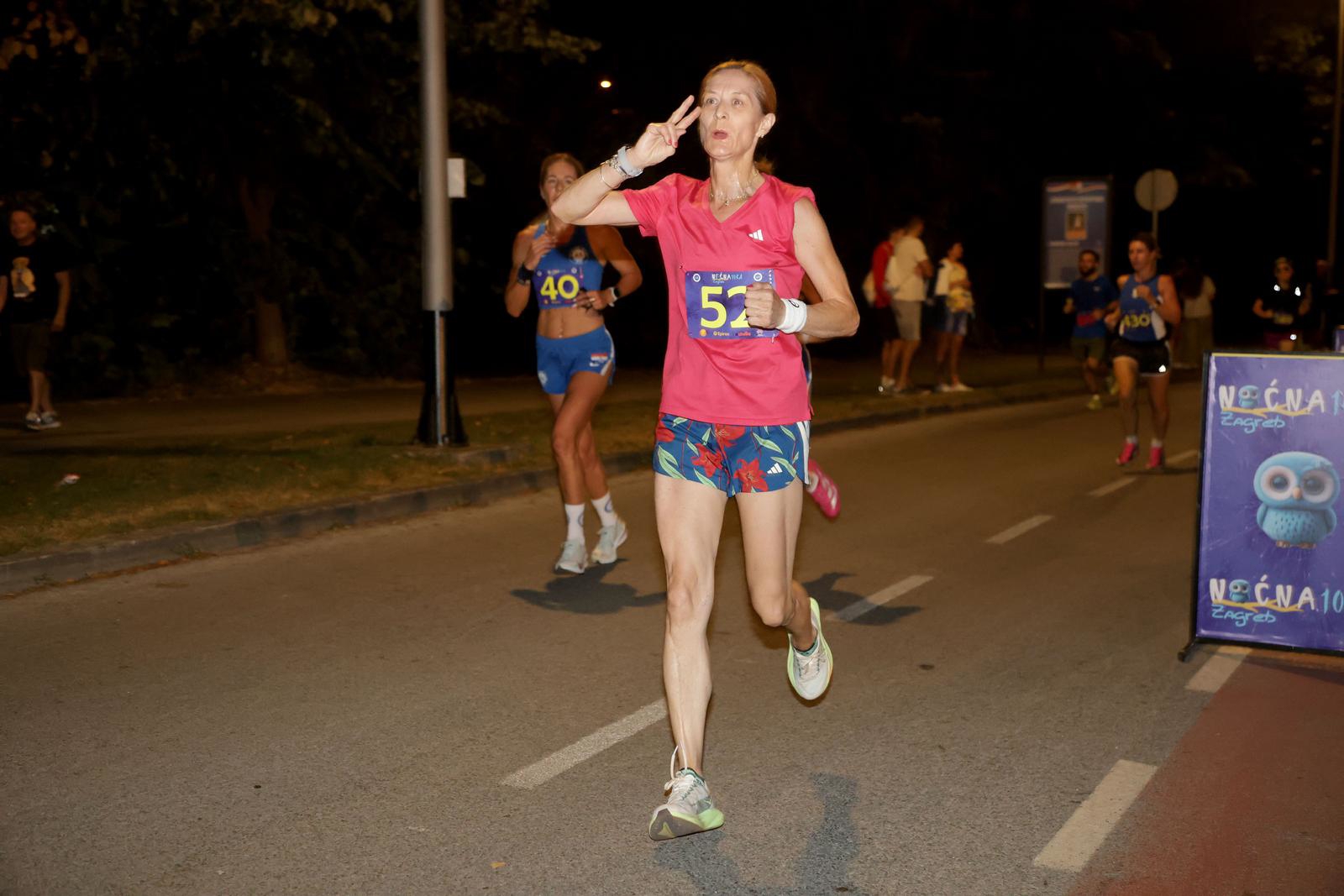 FOTO Jarun preplavili trkači, pogledajte atmosferu s Noćne 10ke i polumaratona