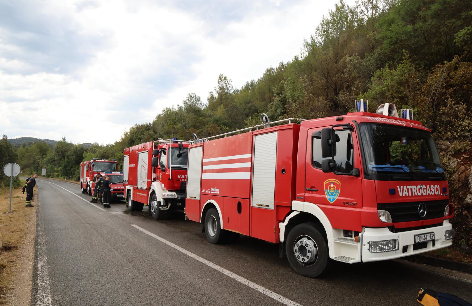 Tucaković: Stanje na Korčuli znatno bolje, ali požar još nije lokaliziran