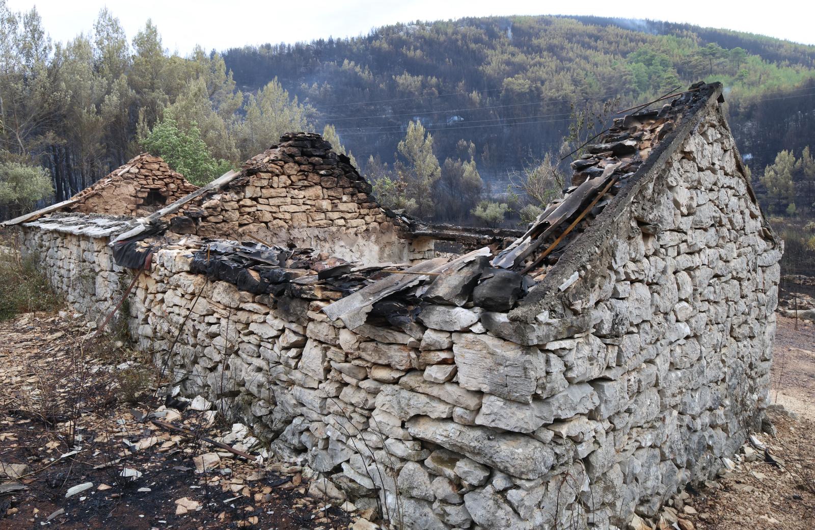 Tucaković: Stanje na Korčuli znatno bolje, ali požar još nije lokaliziran