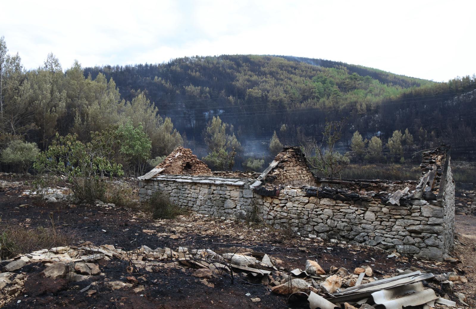 Tucaković: Stanje na Korčuli znatno bolje, ali požar još nije lokaliziran