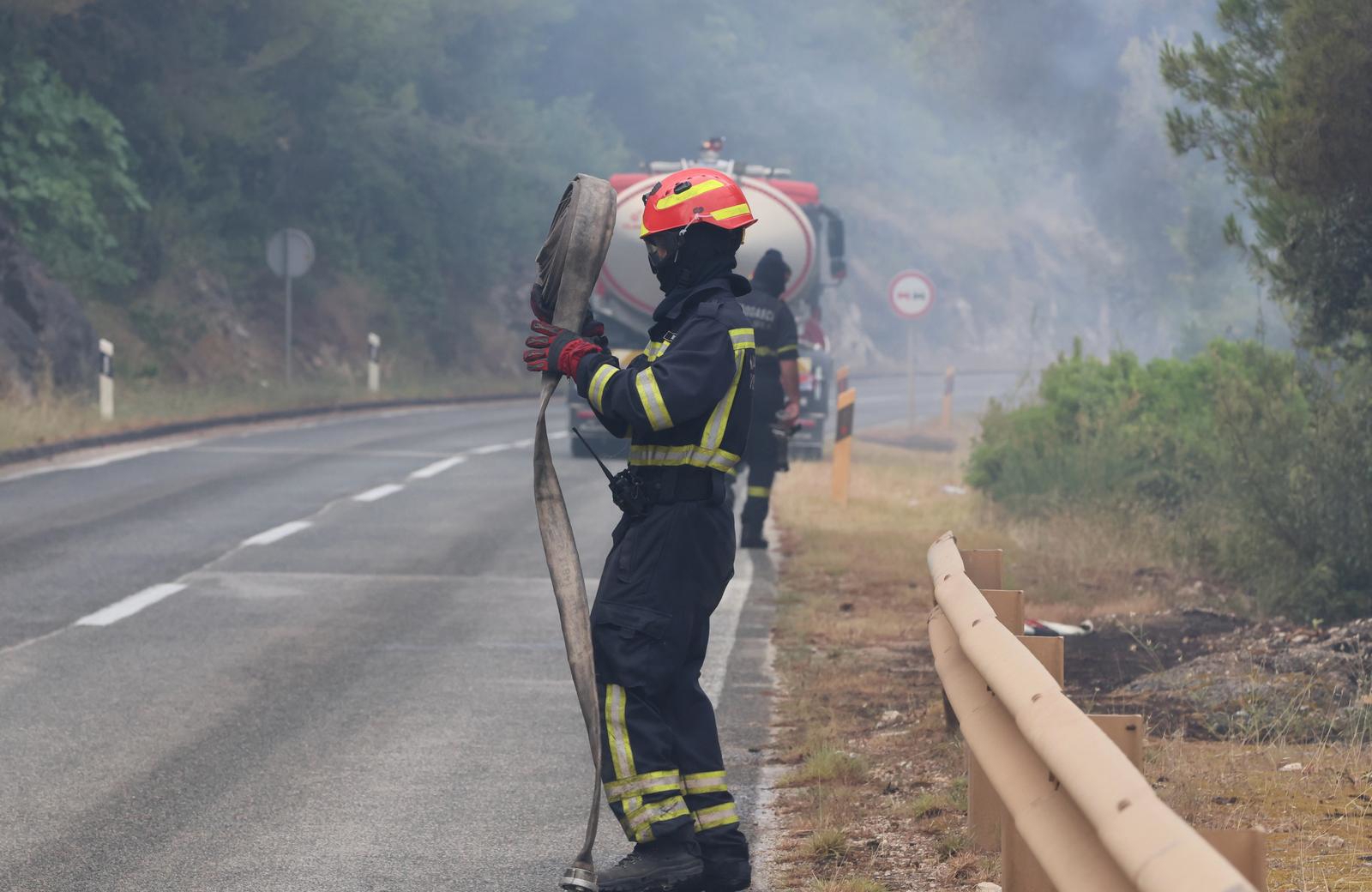 Tucaković: Stanje na Korčuli znatno bolje, ali požar još nije lokaliziran