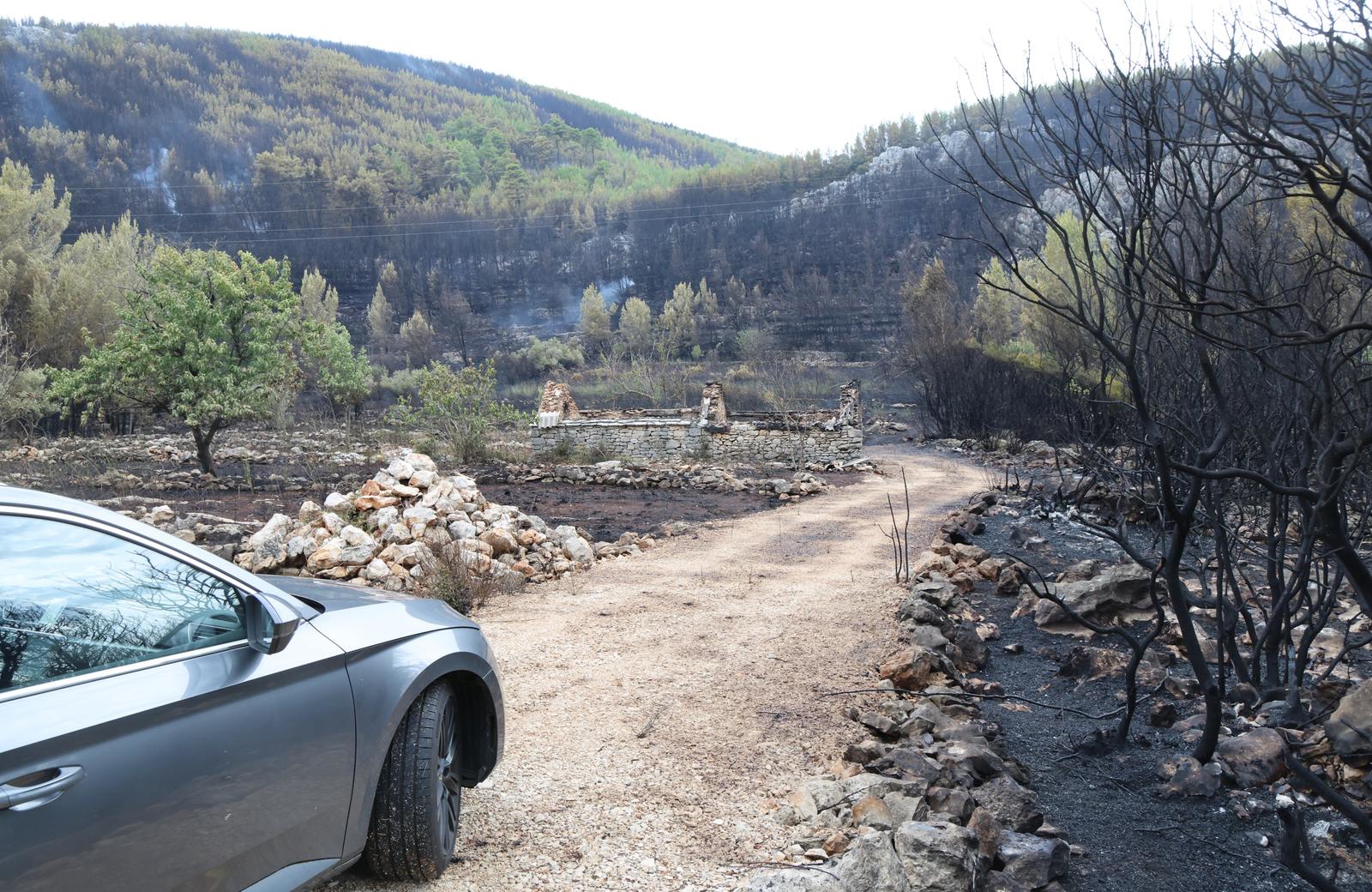 Tucaković: Stanje na Korčuli znatno bolje, ali požar još nije lokaliziran