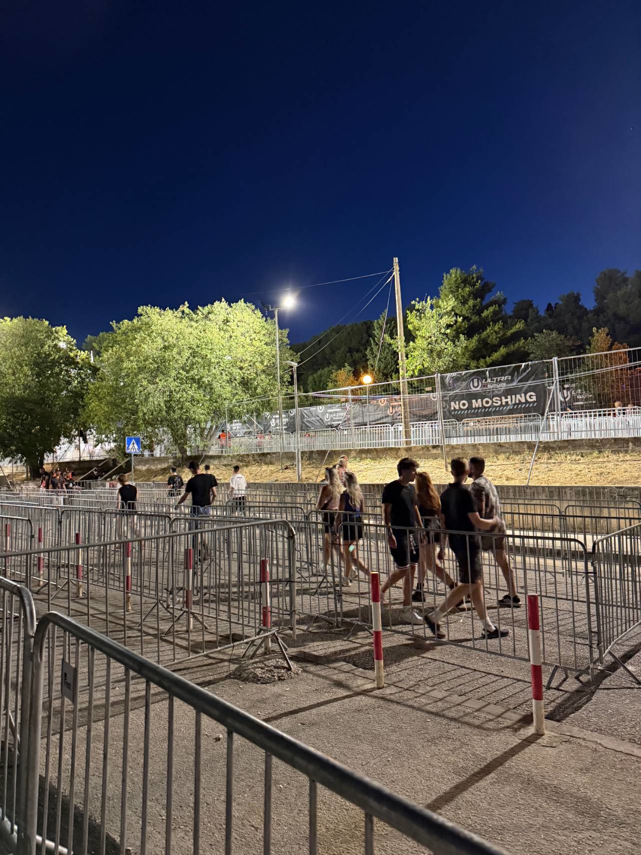 VIDEO Večeras završava Ultra. Park još prazan, neki se morali izuvati na ulazu