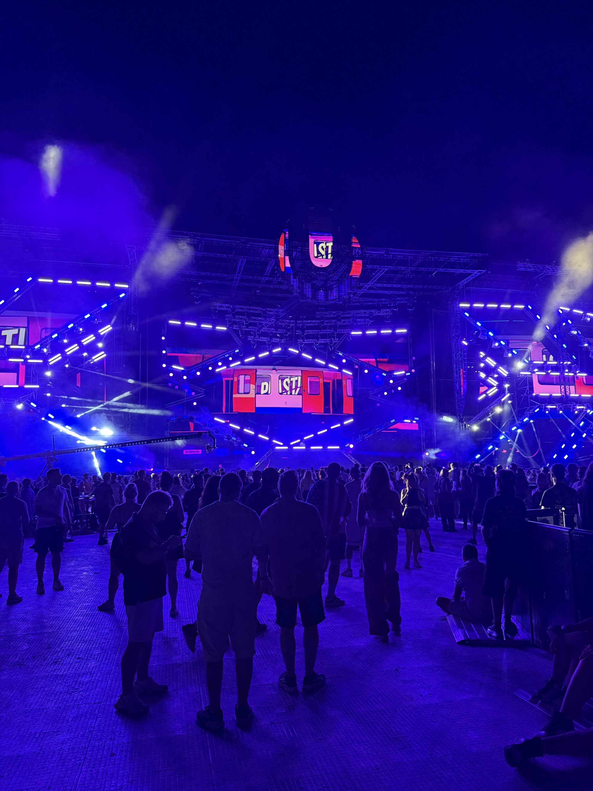 VIDEO Večeras završava Ultra. Park još prazan, neki se morali izuvati na ulazu