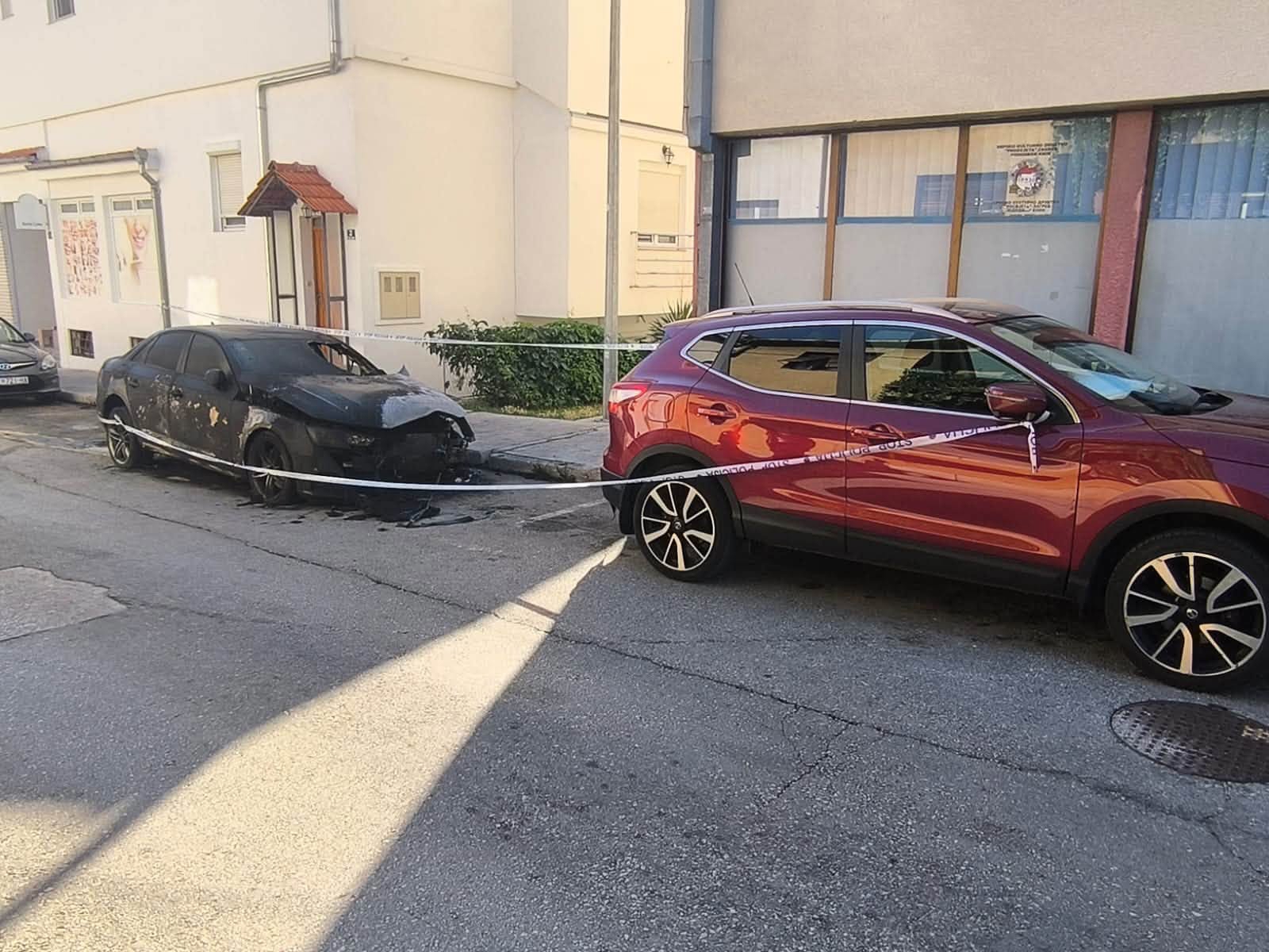 Netko je u Kninu zapalio Audi muškarcu koji je nedavno priveden u istrazi dilanja