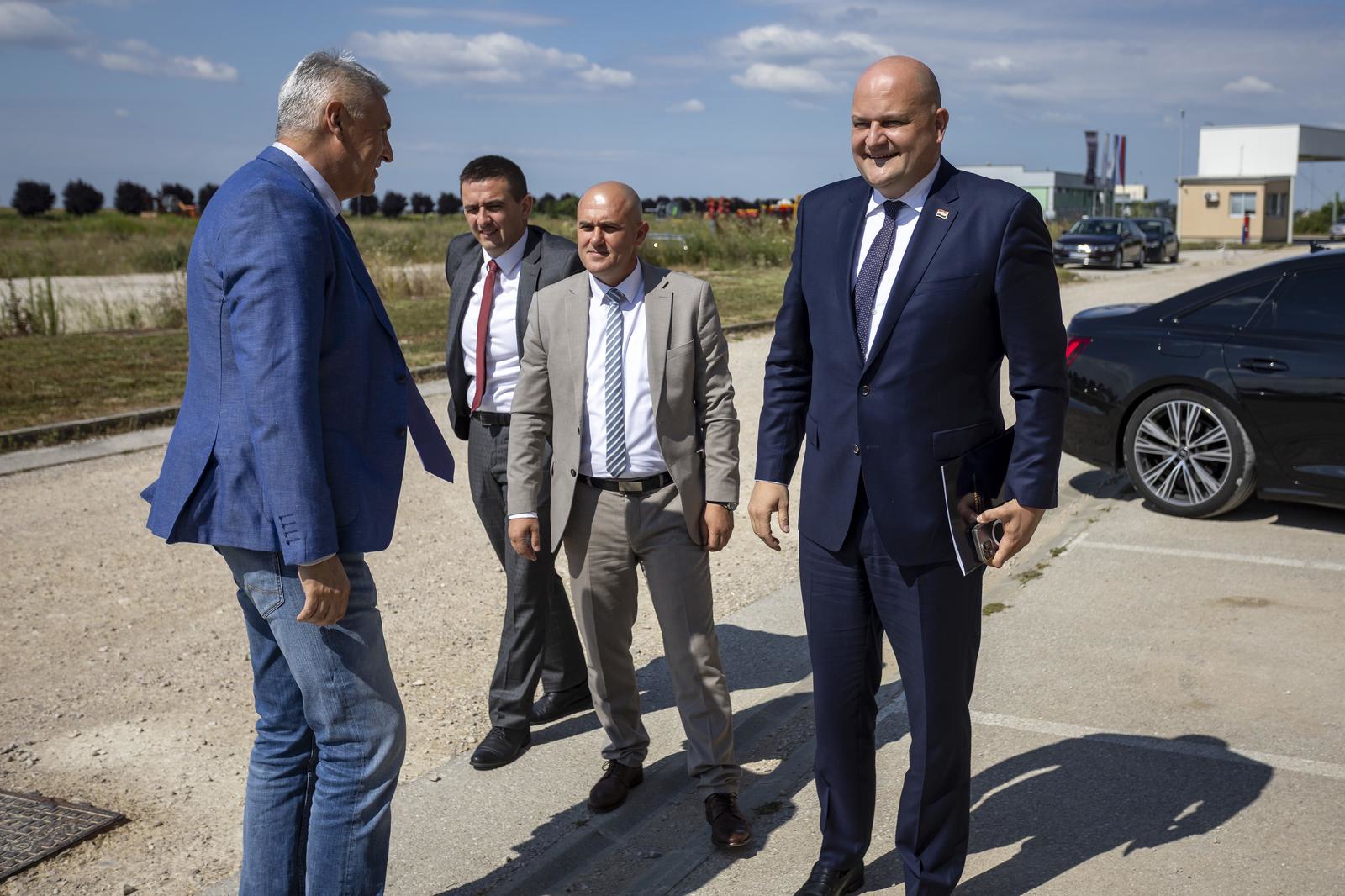 FOTO Šušnjar posjetio tvrtku u Slavoniji, s njim bio i Dabro