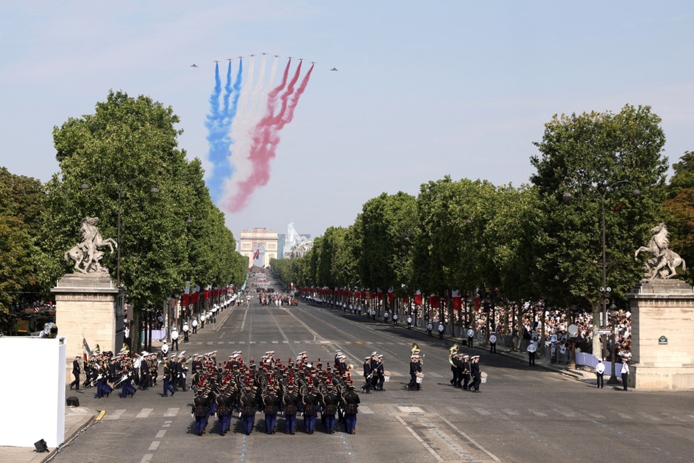 FOTO Veliki vojni mimohod u Parizu. Europa poslala poruku Putinu i Trumpu
