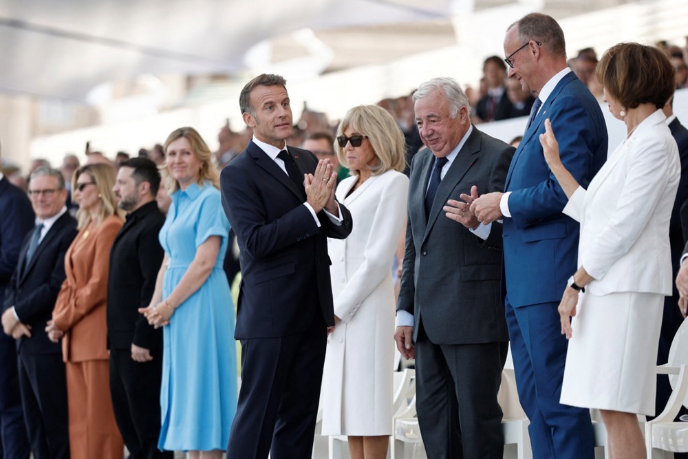 FOTO Veliki vojni mimohod u Parizu. Europa poslala poruku Putinu i Trumpu