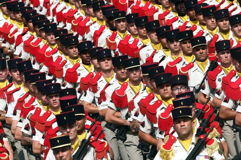 FOTO Veliki vojni mimohod u Parizu. Europa poslala poruku Putinu i Trumpu