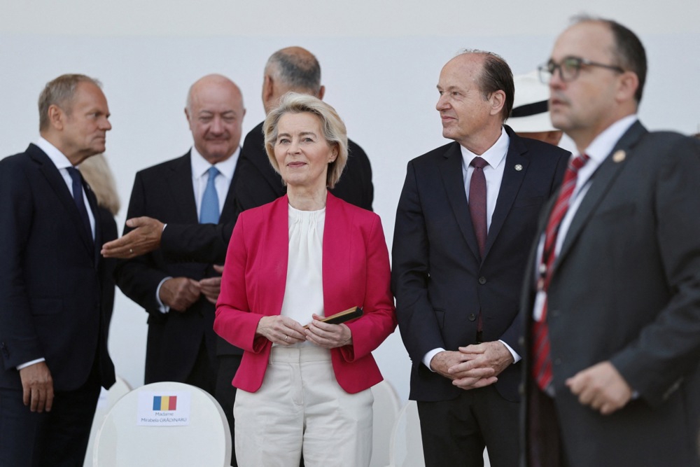 FOTO Veliki vojni mimohod u Parizu. Europa poslala poruku Putinu i Trumpu