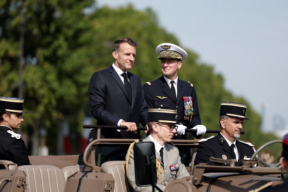 FOTO Veliki vojni mimohod u Parizu. Europa poslala poruku Putinu i Trumpu