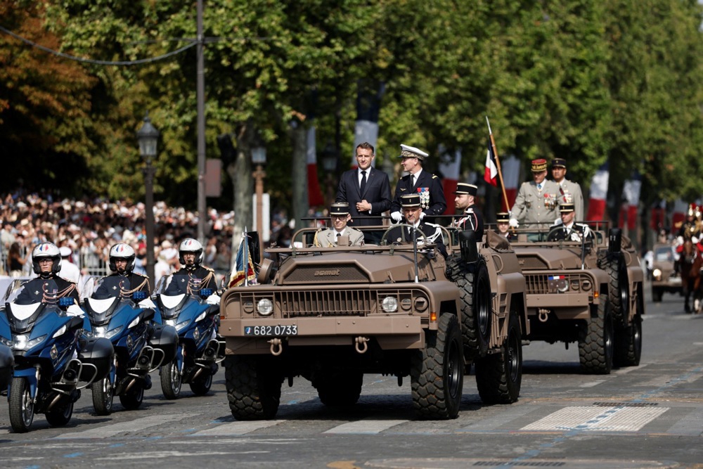 FOTO Veliki vojni mimohod u Parizu. Europa poslala poruku Putinu i Trumpu