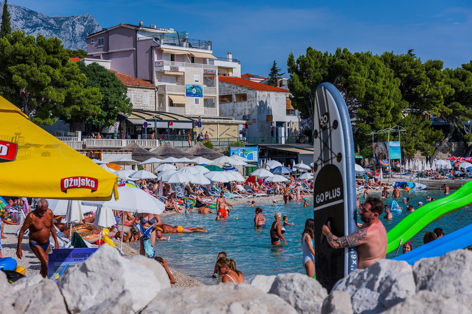 FOTO Ovako izgleda plaža u Baškoj Vodi sredinom srpnja