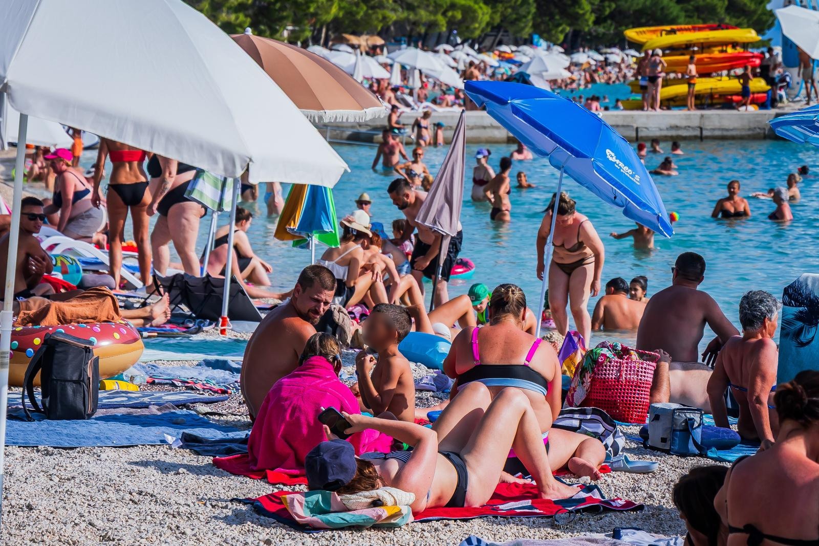 FOTO Ovako izgleda plaža u Baškoj Vodi sredinom srpnja