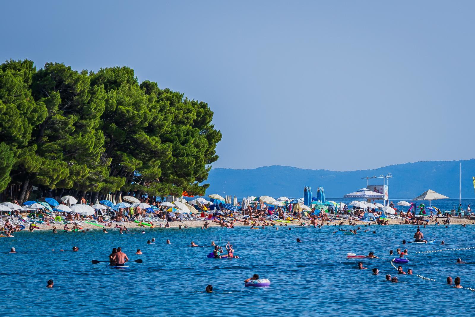 FOTO Ovako izgleda plaža u Baškoj Vodi sredinom srpnja