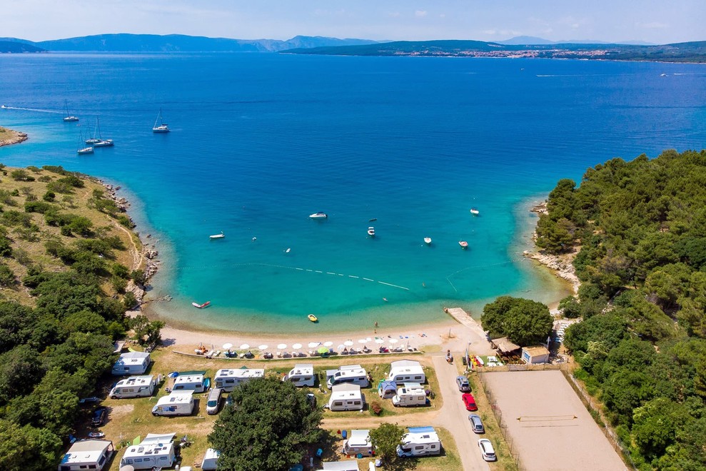 FKK plaža ispred kampa Konobe u Puntu na otoku Krku