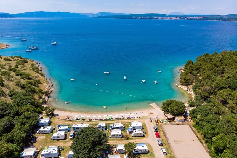 FKK plaža ispred kampa Konobe u Puntu na otoku Krku