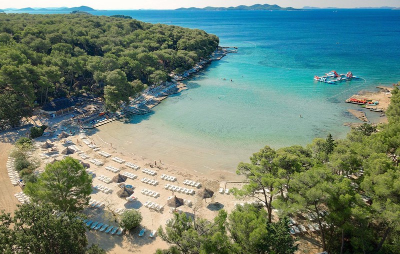 Plaža u sklopu turističkog naselja Pine Beach
