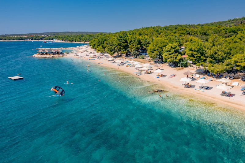 Plaža u sklopu Kampa Šimuni na otoku Pagu